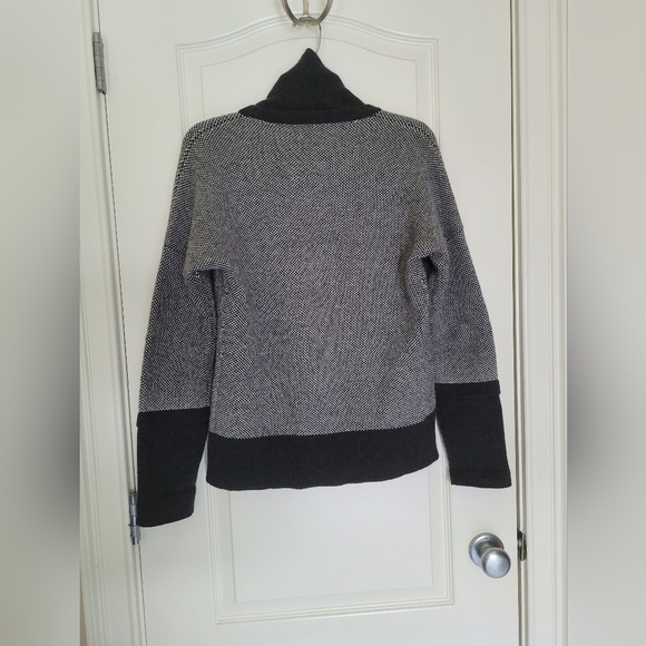 Carlisle Cashmere Silk & Merino Wool Blend Black & Grey Sweater - Picture 3 of 3
